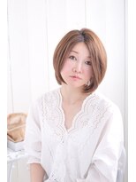 ヴィテスオンボディーズ フラワータウン(Vitesse on bodies) 大人の前下がりベースのレイヤーボブ