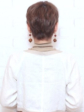 チカ 平和台(chica) 刈り上げボブ/ボブレイヤー/マッシュショート/プラチナカラー