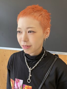 ザレミー(THE REMMY) 刈り上げ坊主女子バズカットオレンジカラー