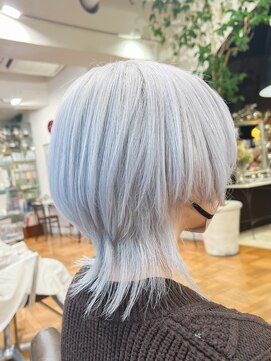 オブヘアーギンザ(Of HAIR GINZA) ホワイトカラー☆ウルフカット