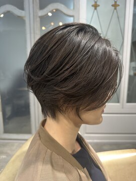 レガーレ(Legare) 前下がりくびれショートスタイル