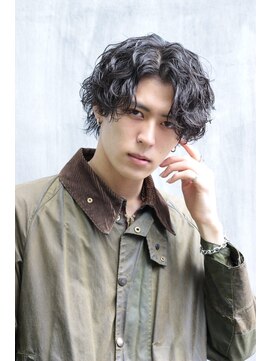 ブラック 渋谷 2nd(BLUCK) テテシャドウパーマゆるめ波巻きスパイラルパーマセンターパート