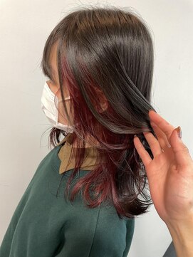 クアトロ グランシュ 川崎店(QUATRO × GranCieux) ダークグレー×赤