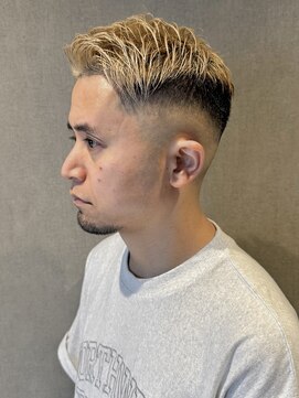 リア(Li'a) スキンフェード×ブリーチ×前髪立ち上げバック