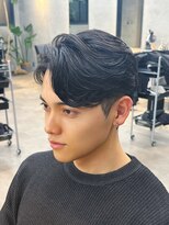 トゥイン 八王子(TWIN)&nbsp;メンズ刈り上げセンターパートフェザーパーマブルーブラック