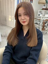 ロマーリ(LOMARLIE)&nbsp;柔らかベージュ20代30代40代外国人風カラーレイヤーカット