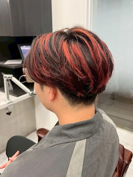 ソレイユ バイ アルフレッド(SOLEIL by alfRed) センターパート  ニュアンスパーマ フェザーパーマ 赤メッシュ