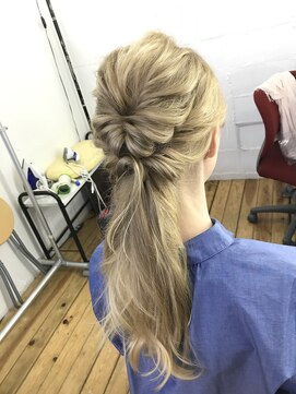 ロカット サロン(Roquat Salon) ブロンドヘアアレンジも【ヘアセット 立川/立川南/浴衣/立川】