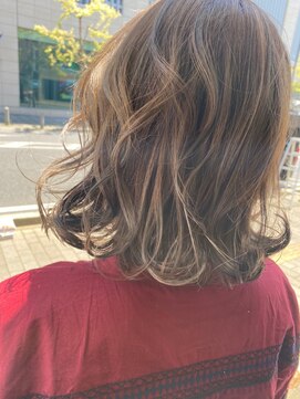 ヘアーアンドメイク ジズー(hair&make zizou) [ハイライト　ベージュ]