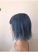 クリアブルー×外ハネ切りっぱなしボブ