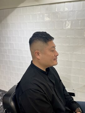 メリケンバーバーショップ フクオカ(MERICAN BARBERSHOP FUK) かき上げヘアショートレイアーくせ毛風パーマコンマヘアS85
