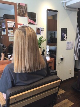 グリーンヘアサロン(Green hair salon) ブロンドストレート