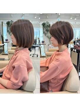 アンド ストーリーズ(&STORIES) 前髪あり耳掛け丸みくびれショートボブ20代30代40代50代（蘭）