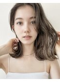 透明感抜群!ハイライトでつくるオリーブベージュ/ミディアムヘア