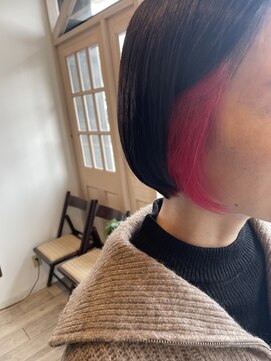 リム(RiM...) 耳にかけた時に出る白髪もおしゃれに変化！ピンクインナーカラー