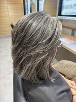 リベルタ(LIBERTA)&nbsp;【白髪ぼかし】ローライト×レイヤーミディ