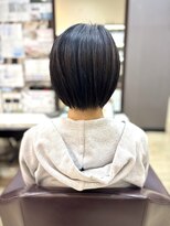 トレセッテ(tre sette)&nbsp;広がりなく収まりの良いショートボブスタイル