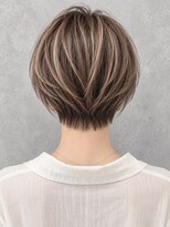 アースオーセンティック 立川店(EARTH Authentic)&nbsp;丸みショート×白髪ぼかしハイライト