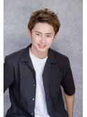 爽やかな印象でくせ毛を活かしたツーブロックスタイル