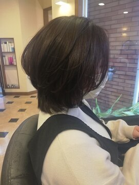 ボブビッシュ 東温店 くびれミディアムウルフ