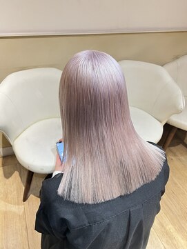 アルーシェ 新宿店(Alushe) 暖色のホワイトカラー