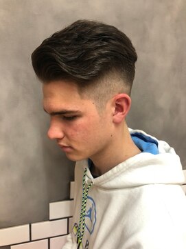 ザ マイル(The mile) スキンフェードアップバング刈り上げショートツーブロック