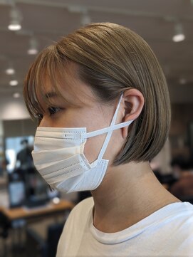 ケーオーエスビューティー(K O S beauty) 耳かけブロンドボブ！