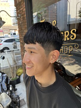 フォーコーナーズ(Four Corners) クロップ/フェード/バーバー