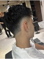 フランクスバーバーザスタンド(Frank’s barber the stand)&nbsp;フェザーパーマサーフカール刈り上げセンターパート