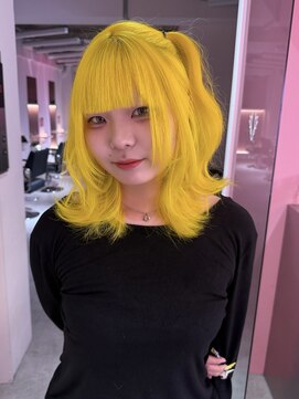 ダズリングディア(Dazzling Deer) イエロー/ミディアム/派手髪/ハイトーン/ふんわりミディアム