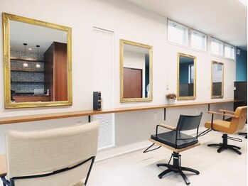 オスティン(OSTEN)の写真/【倉敷/中島/人気雑誌掲載★】半個室型の贅沢空間とマンツーマン施術でワンランク上の美髪を叶える☆