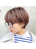 束感ショート×小顔立体カット×ピンクベージュ