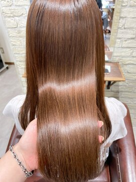 クラッチ 博多(CLUTCH) 大人可愛い小顔美髪ツヤ髪艶感シンプルストレート髪質改善A1