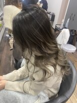 アンダーバーホワイト 広島 並木店(_WHITE) バレイヤージュ×グレージュ