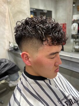 エフエム 明大前(FM) バーバー　ツーブロック/刈り上げ/アップバング/フェード