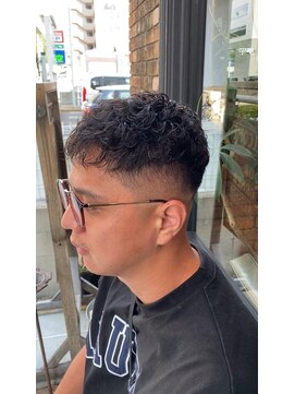 フォーコーナーズ(Four Corners) クロップ/パーマ