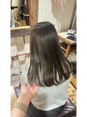 オリーブベージュ