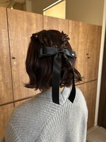 アクアリップル(aqua ripple) シンプルアレンジ大人可愛いくびれハーフアップ