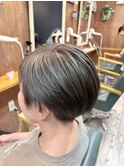刈り上げショート白髪ぼかしハイライトカラーグレー