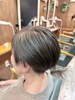 ヘアーサロン アトリエ(Hair salon ATORIE)&nbsp;刈り上げショート白髪ぼかしハイライトカラーグレー