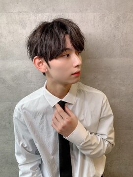 シン(syn) 前髪長めマッシュ コンマヘア