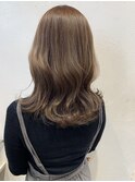 透明感ブリーチなしミルクティーベージュくびれレイヤー