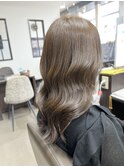 オリーブベージュ