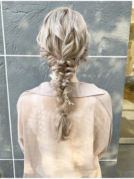 アムールマヤ くるりんぱ編みおろしヘアアレンジ