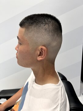 リョウ(RYO) 坊主スキンフェード(バズフェード)