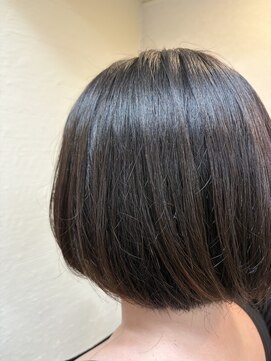 カーリィ(Karly) 艶髪ボブ