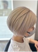 プラチナブロンドボブ