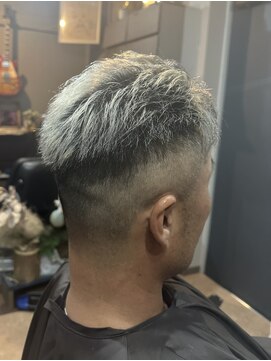 リュアル(ruearle) フェードカット×ブリーチカラー