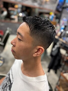 フォーコーナーズカットショップスリーセント 栄(FourCornersCutShop 3/cent) フェードショート