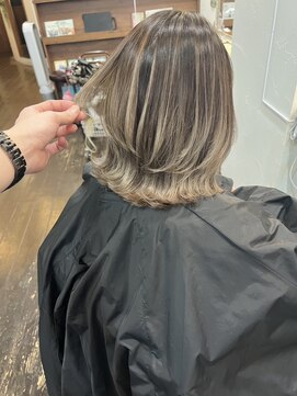 ウル(Ulu) 白髪ぼかしバレイヤージュ